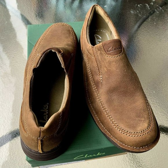 clarks tan loafers